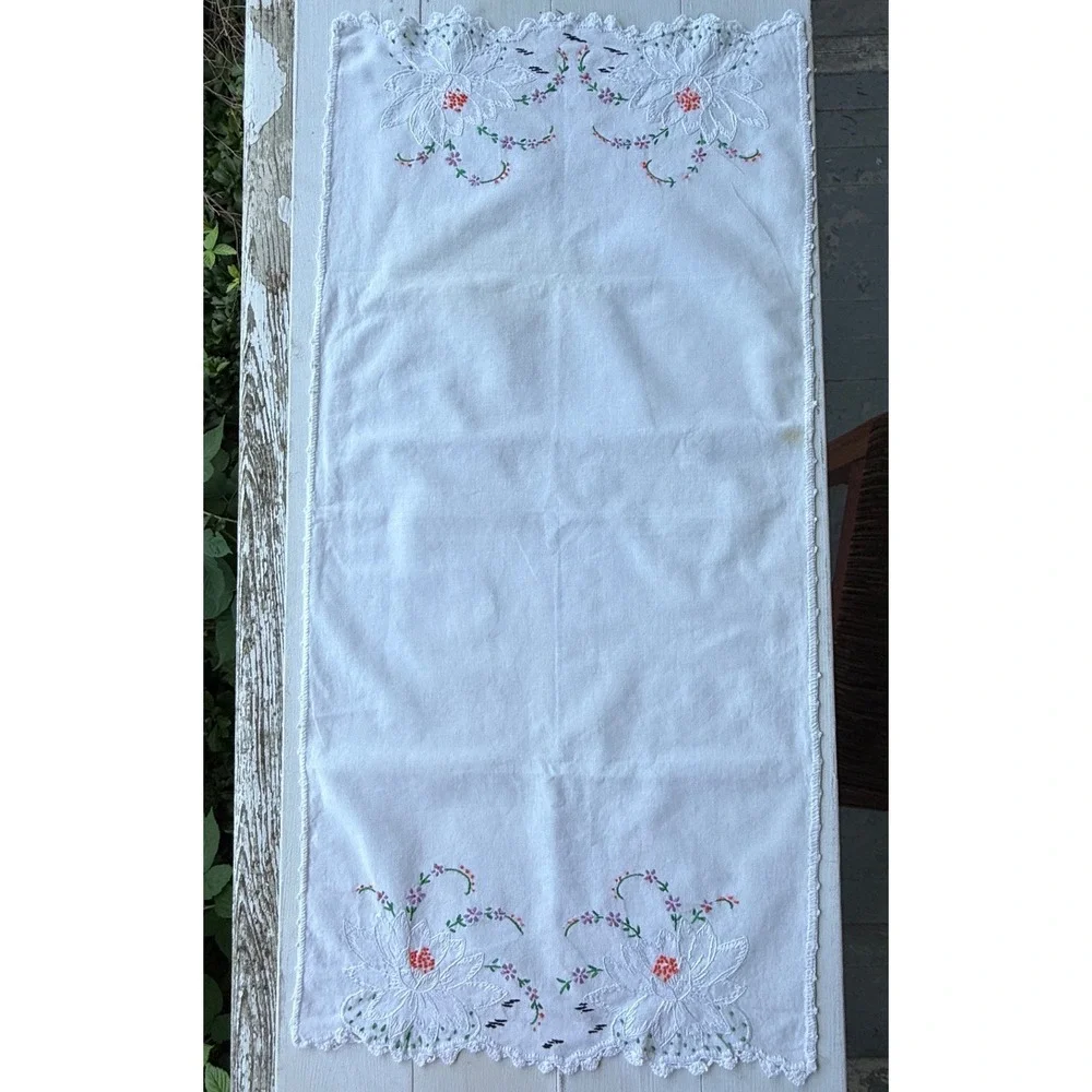 Vintage White Hand Embroidered Floral Table Runner Scalloped Edge 16x34